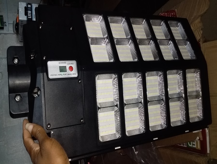 400WATTS ALL IN ONE SOLAR STREETLIGHT